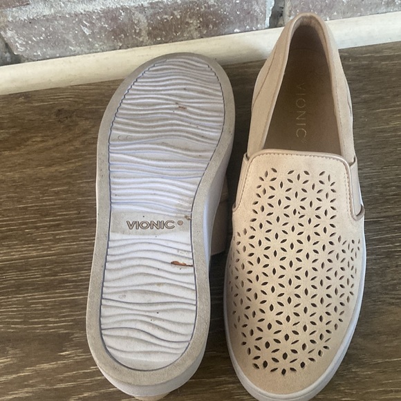 Used vionic shoes - Picture 3 of 4